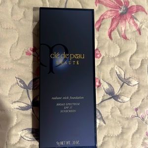 Cle de peau radiant stick foundation